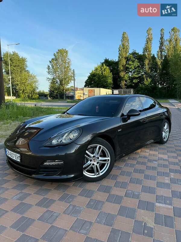 Фастбэк Porsche Panamera 2012 в Чернигове