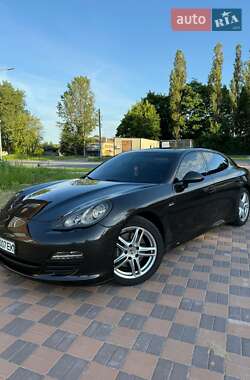 Фастбэк Porsche Panamera 2012 в 