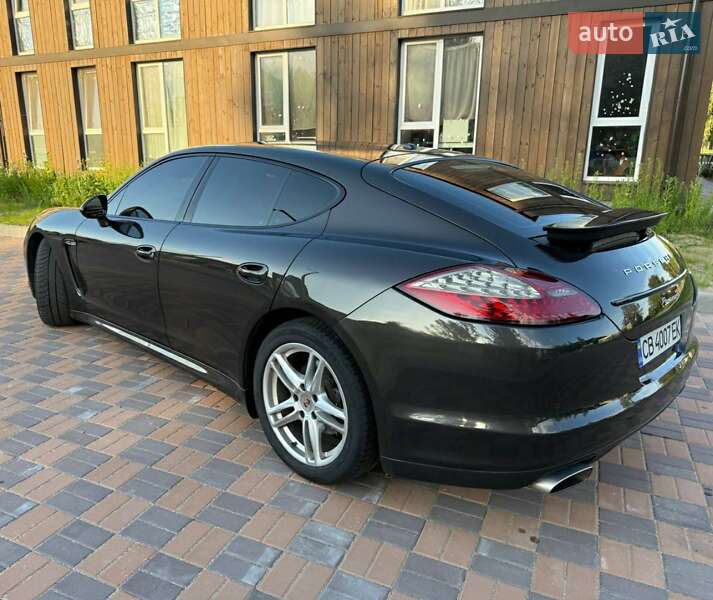 Фастбэк Porsche Panamera 2012 в Чернигове