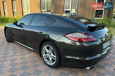 Фастбэк Porsche Panamera 2012 в 