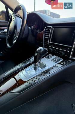 Фастбэк Porsche Panamera 2012 в 