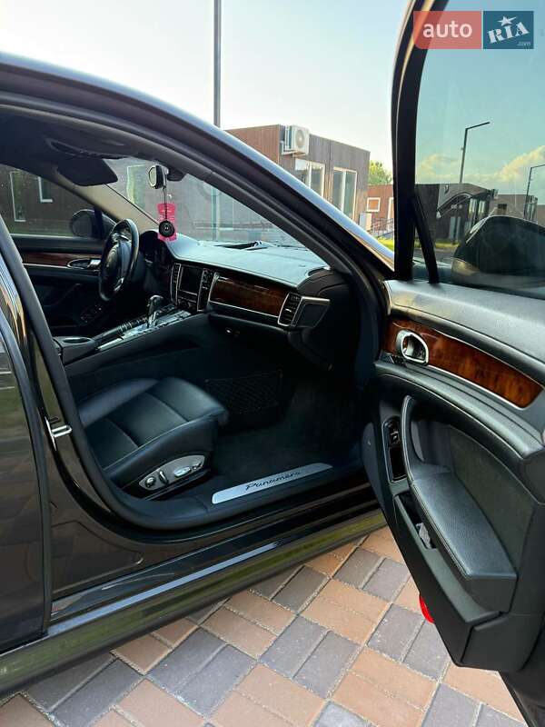 Фастбэк Porsche Panamera 2012 в Чернигове