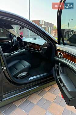 Фастбэк Porsche Panamera 2012 в 