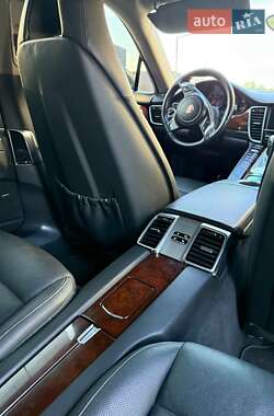 Фастбэк Porsche Panamera 2012 в 