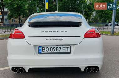 Фастбэк Porsche Panamera 2010 в 