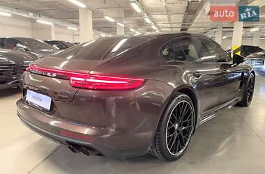 Фастбек Porsche Panamera 2018 в 