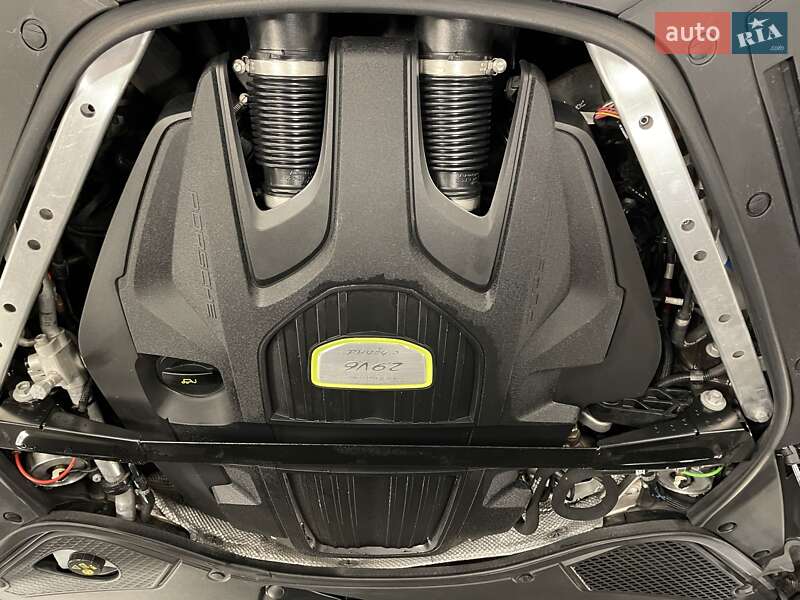 Фастбэк Porsche Panamera 2018 в Киеве