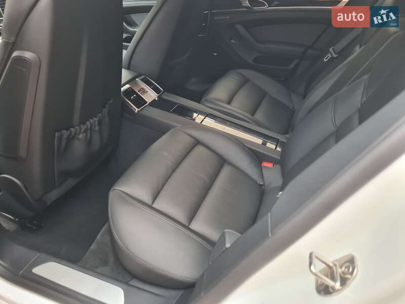 Фастбек Porsche Panamera 2014 в Києві
