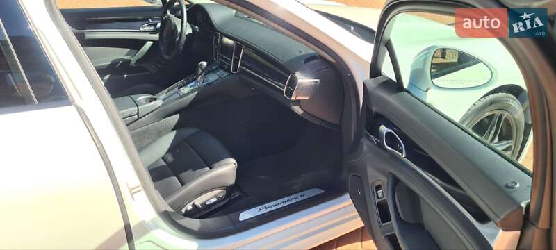 Фастбек Porsche Panamera 2014 в Києві