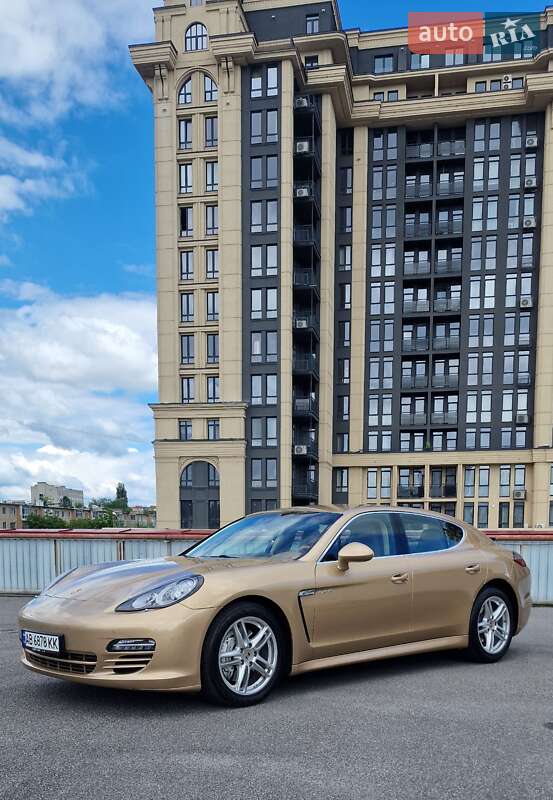 Фастбэк Porsche Panamera 2011 в Виннице