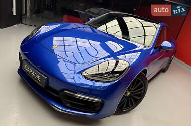 Фастбэк Porsche Panamera 2019 в 