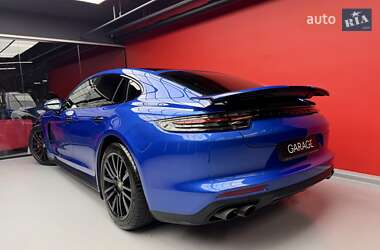 Фастбэк Porsche Panamera 2019 в 