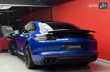Фастбэк Porsche Panamera 2019 в 