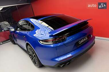 Фастбэк Porsche Panamera 2019 в 