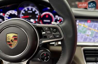 Фастбэк Porsche Panamera 2019 в 