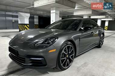 Фастбэк Porsche Panamera 2018 в 