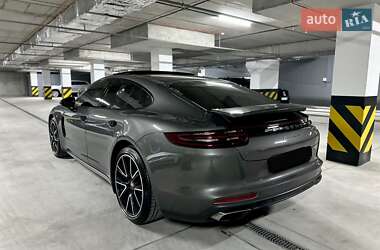 Фастбэк Porsche Panamera 2018 в 