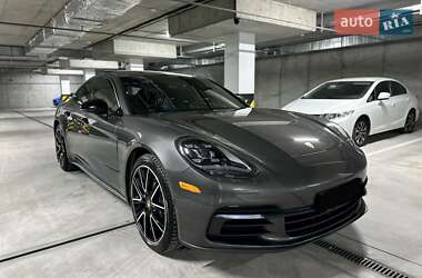 Фастбэк Porsche Panamera 2018 в 