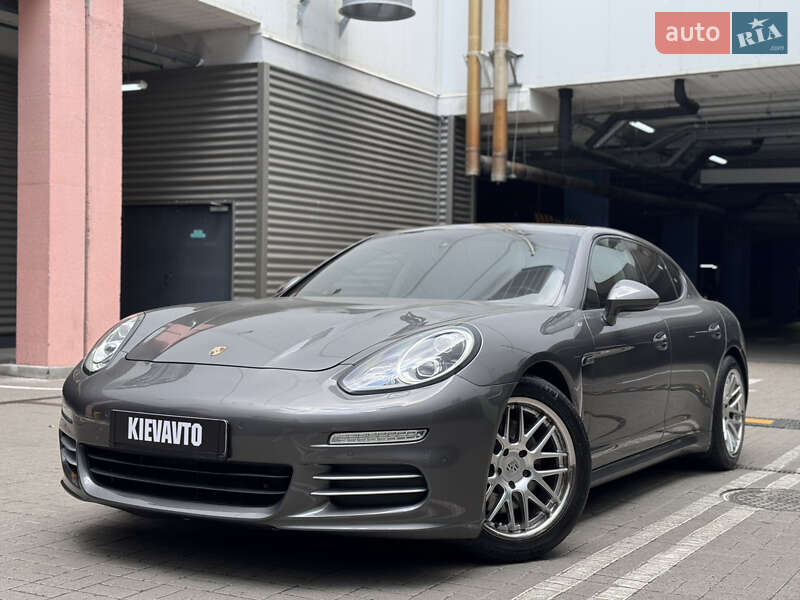 Фастбэк Porsche Panamera 2013 в 