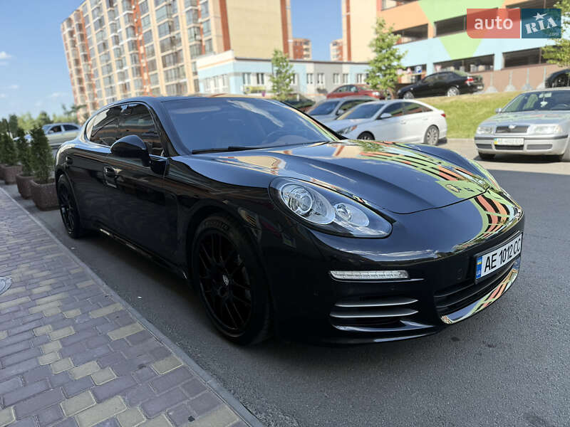 Фастбэк Porsche Panamera 2013 в Киеве