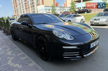 Фастбэк Porsche Panamera 2013 в 