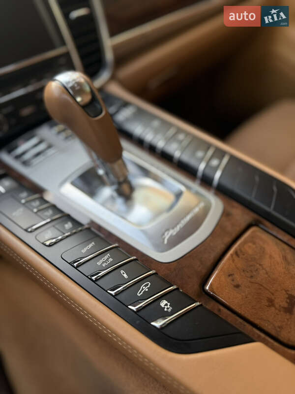 Фастбэк Porsche Panamera 2013 в Киеве