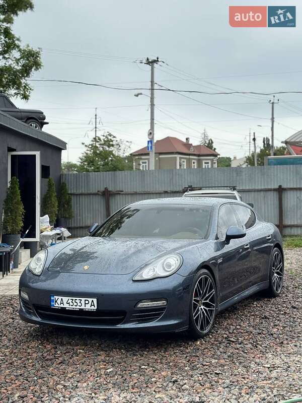 Фастбэк Porsche Panamera 2011 в 