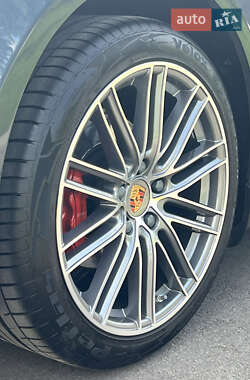 Фастбэк Porsche Panamera 2012 в 