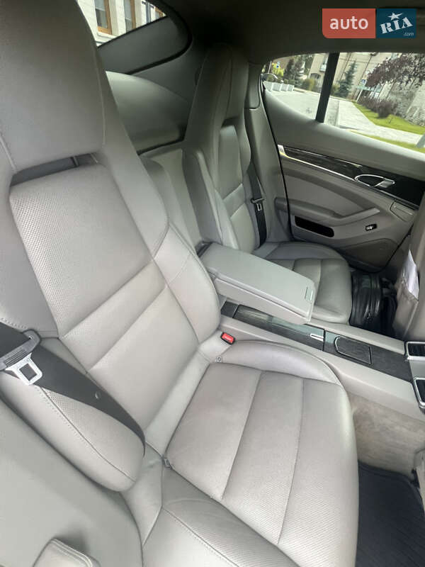 Фастбэк Porsche Panamera 2012 в Киеве фото 11 Фастбэк Porsche Panamera 2012 в Киеве