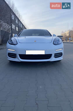 Фастбэк Porsche Panamera 2015 в 