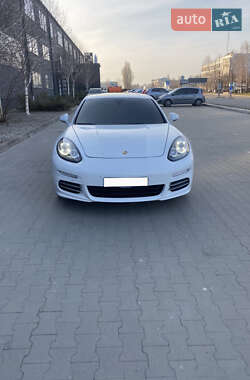 Фастбэк Porsche Panamera 2015 в 