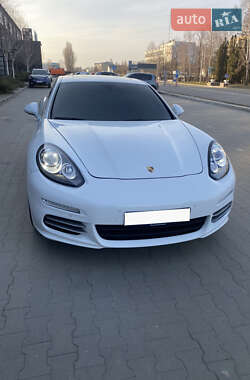 Фастбэк Porsche Panamera 2015 в 