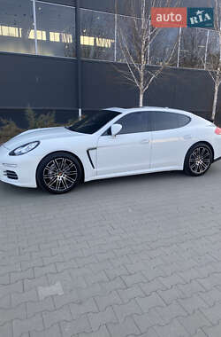 Фастбэк Porsche Panamera 2015 в 
