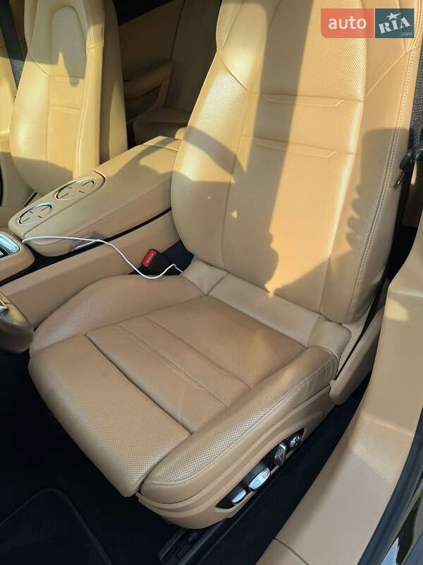 Фастбэк Porsche Panamera 2018 в Львове