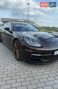 Фастбэк Porsche Panamera 2018 в 