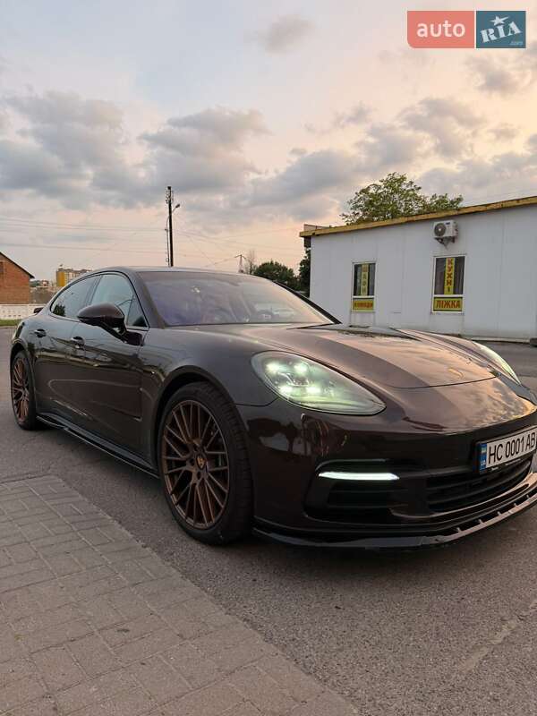 Фастбэк Porsche Panamera 2018 в Львове