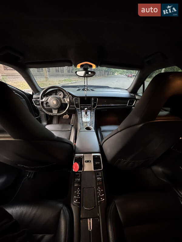Фастбек Porsche Panamera 2011 в Миколаєві