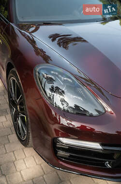 Универсал Porsche Panamera 2018 в 
