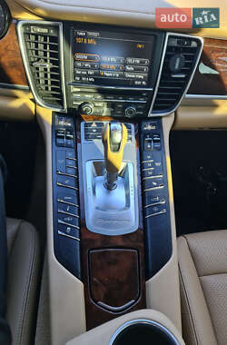 Фастбэк Porsche Panamera 2012 в 