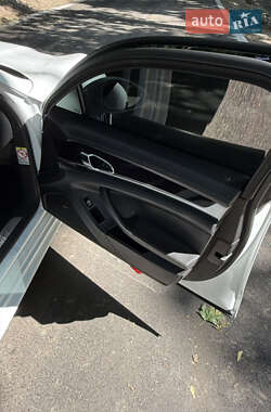 Фастбэк Porsche Panamera 2012 в 
