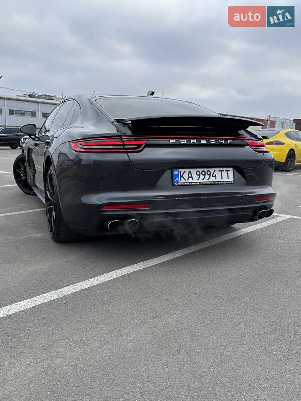 Фастбэк Porsche Panamera 2018 в Киеве