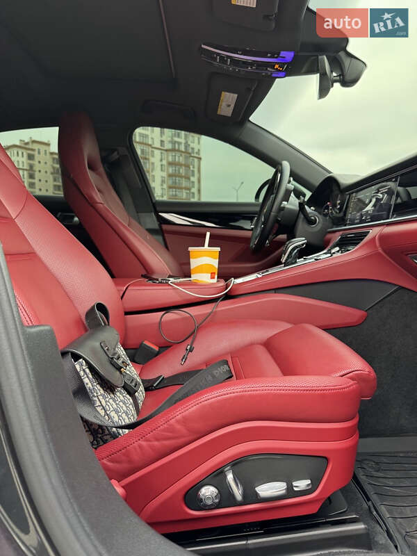 Фастбэк Porsche Panamera 2018 в Киеве