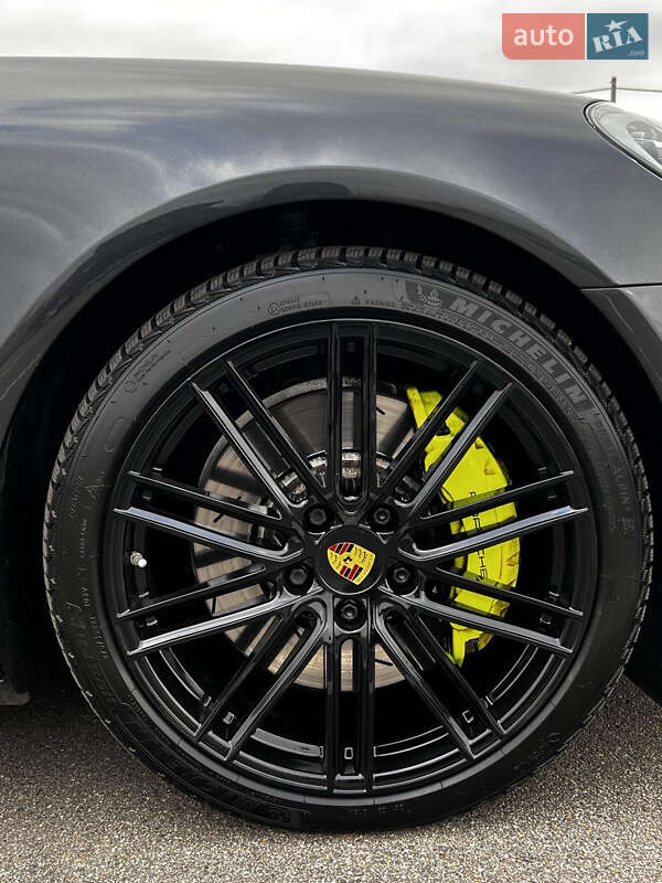 Фастбэк Porsche Panamera 2018 в Киеве