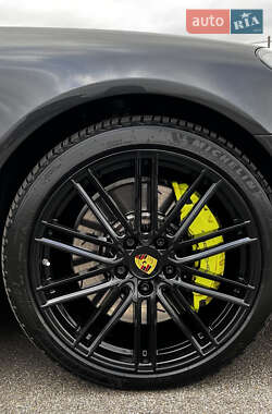 Фастбэк Porsche Panamera 2018 в 
