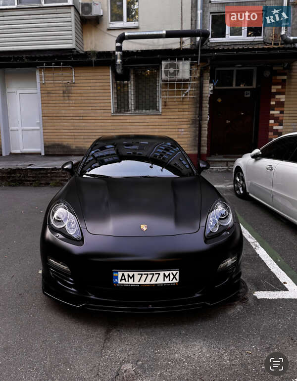 Фастбэк Porsche Panamera 2012 в 