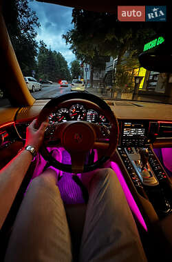 Фастбэк Porsche Panamera 2012 в 