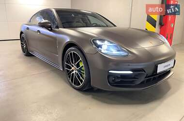 Фастбэк Porsche Panamera 2023 в 