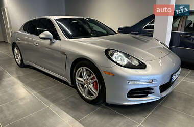 Фастбек Porsche Panamera 2014 в Умані