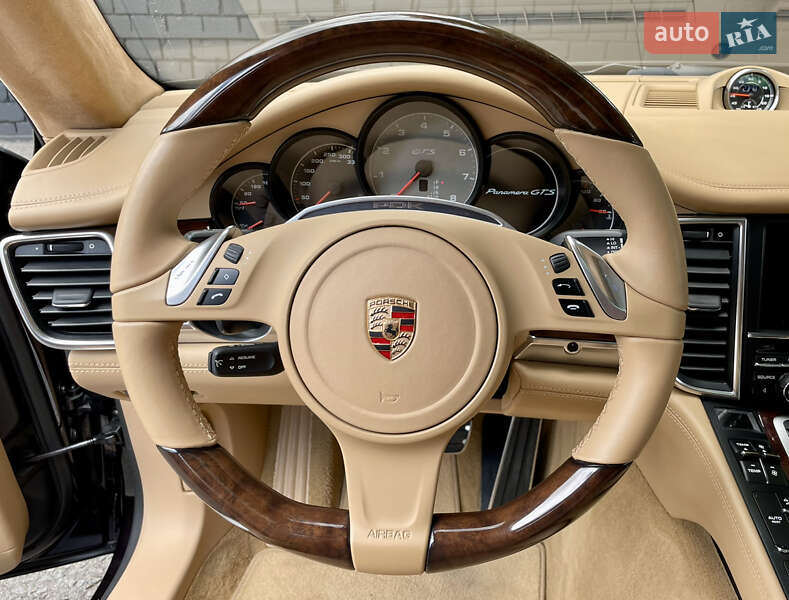 Фастбэк Porsche Panamera 2012 в Киеве