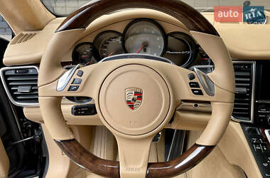 Фастбэк Porsche Panamera 2012 в 